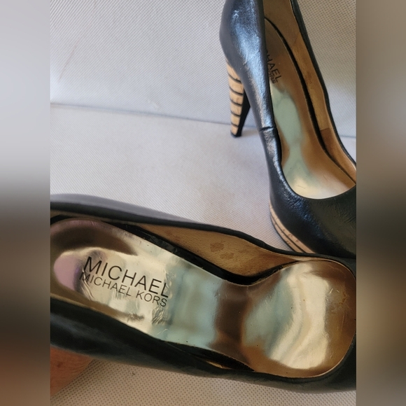 MICHAEL KORS BLACK LEATHER 4"‎ HEELS - Picture 6 of 8